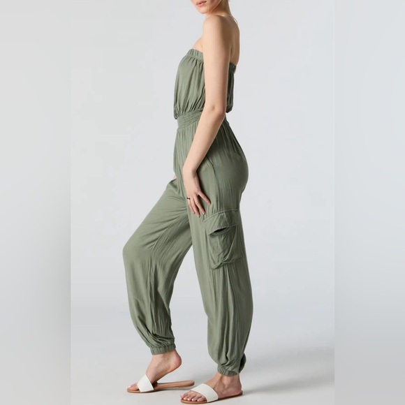 NWT GREEN STRAPLESS CARGO JUMPSUIT - SMALL - Picture 1 of 3